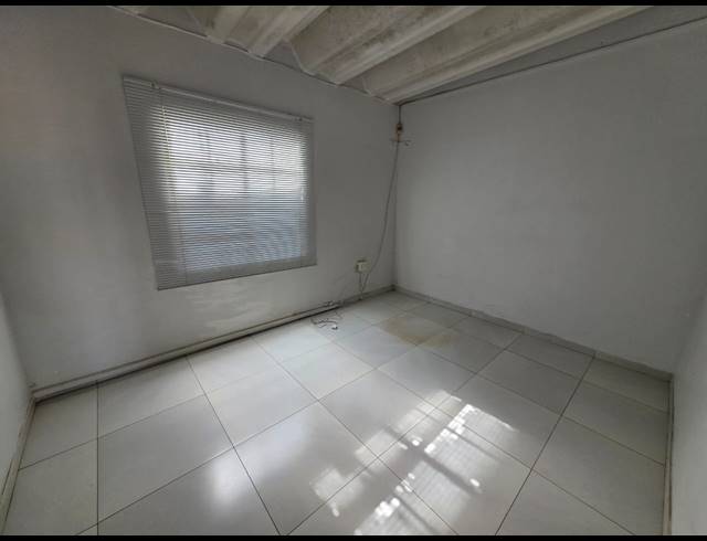 1,450M² BUILDING FOR SALE IN VAALPARK